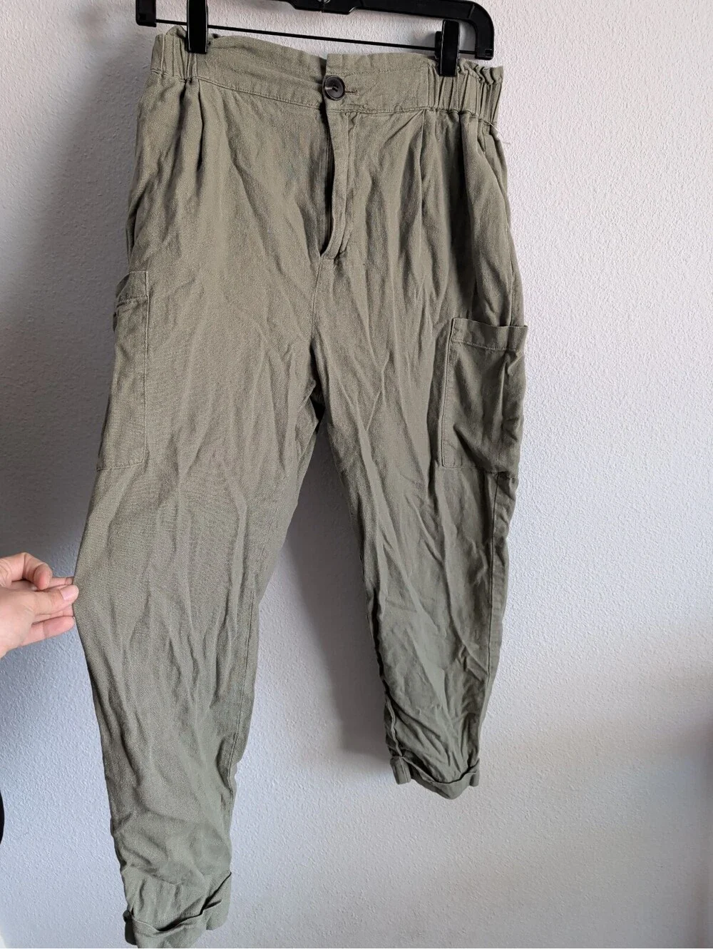 Zara green cargo pants with side pockets.